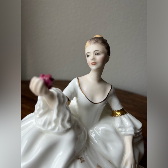 Royal Doulton “My love” HN2339 Figurine - Picture 9 of 12